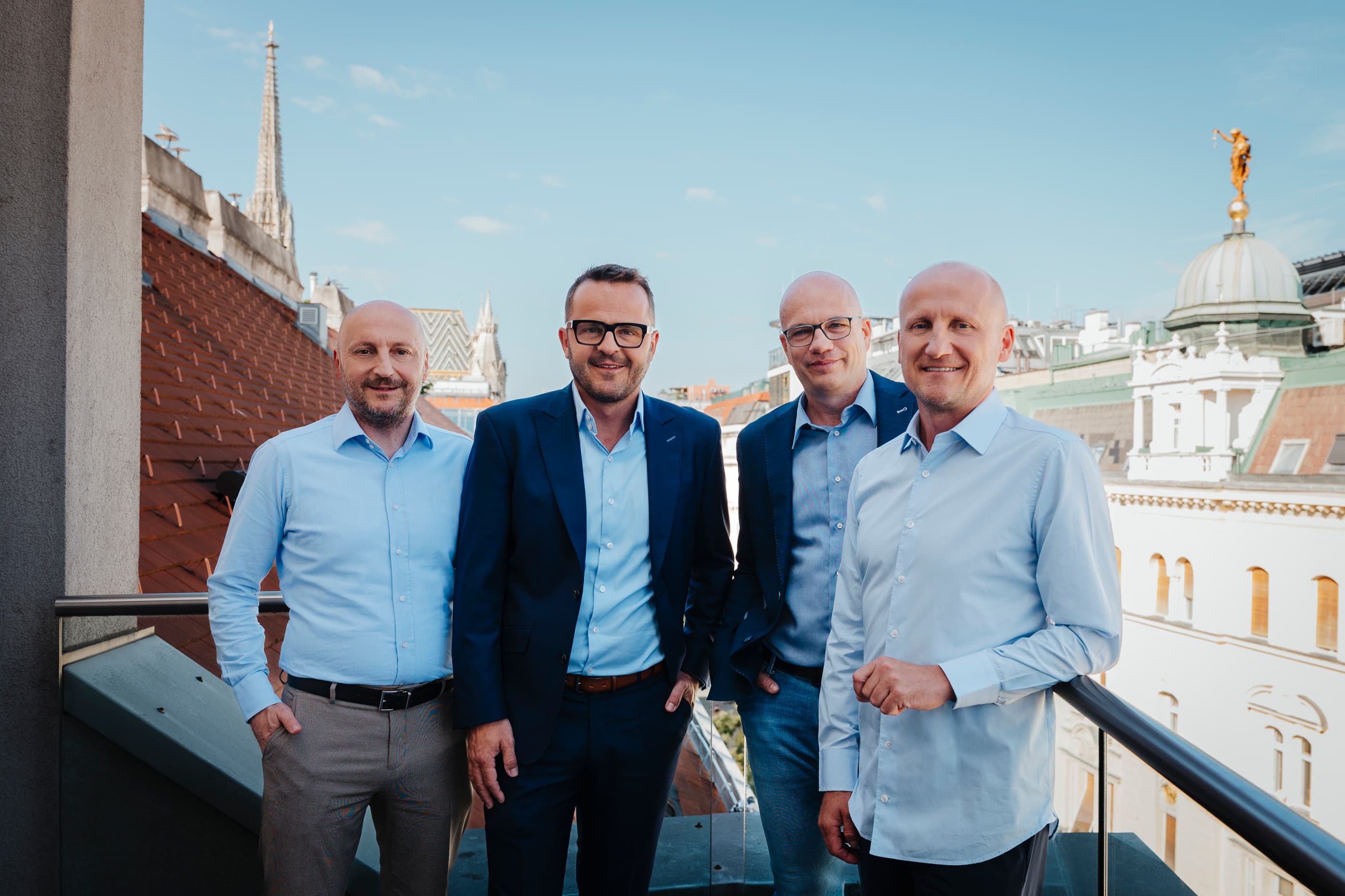 Profesionálne tlačové fotografie pre Executive Leadership Team – autentické, vysokokvalitné, pripravené pre médiá.